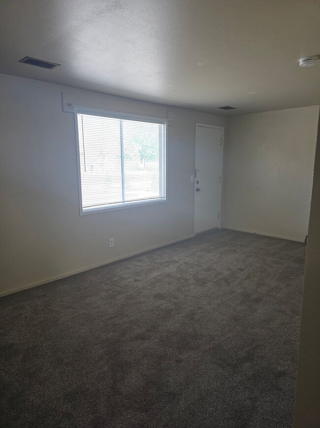 Building Photo - 1245 Pinyon Ave