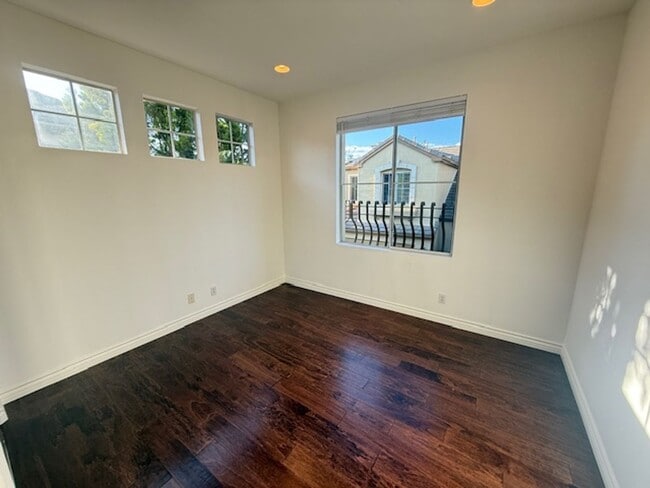 Building Photo - 3bdr Home located in the Prestigious Gated...
