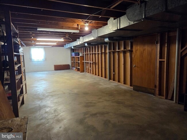 Building Photo - 25020 Oak Dr