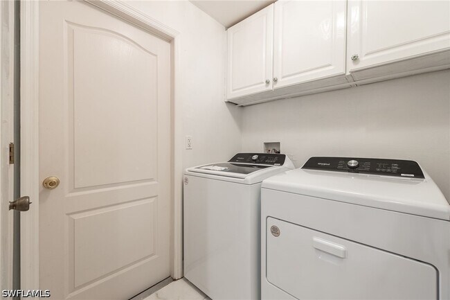 Building Photo - 421 Broadmoor St
