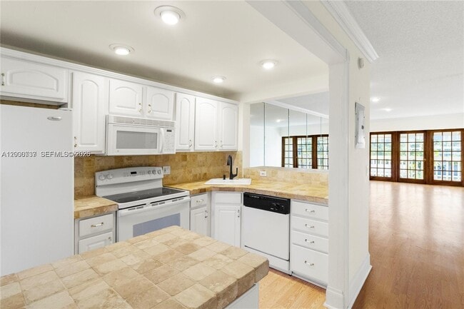 Building Photo - 455 Paradise Isle Blvd