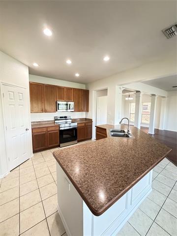 Building Photo - 9004 Brook Hill Ln