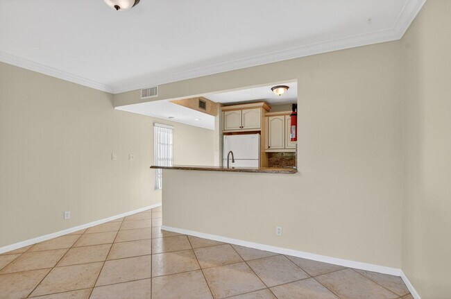 Building Photo - 596 SE 20th Ave