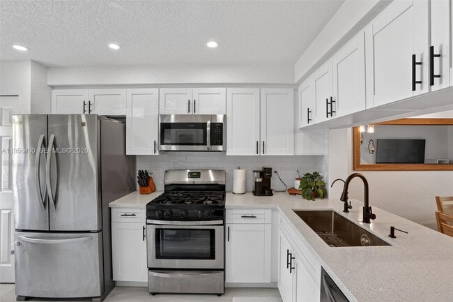 Building Photo - 8251 San Carlos Cir