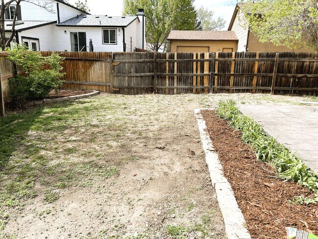 Building Photo - "Charming Home in the Cottonwood Community!"