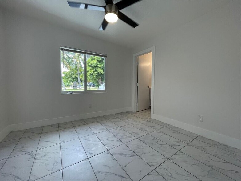 Building Photo - 1131 NW 15th Ct