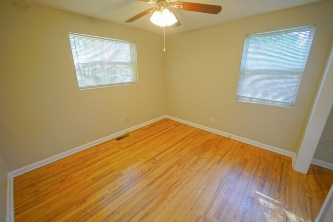 Building Photo - Cozy 3/2 Single Family Home