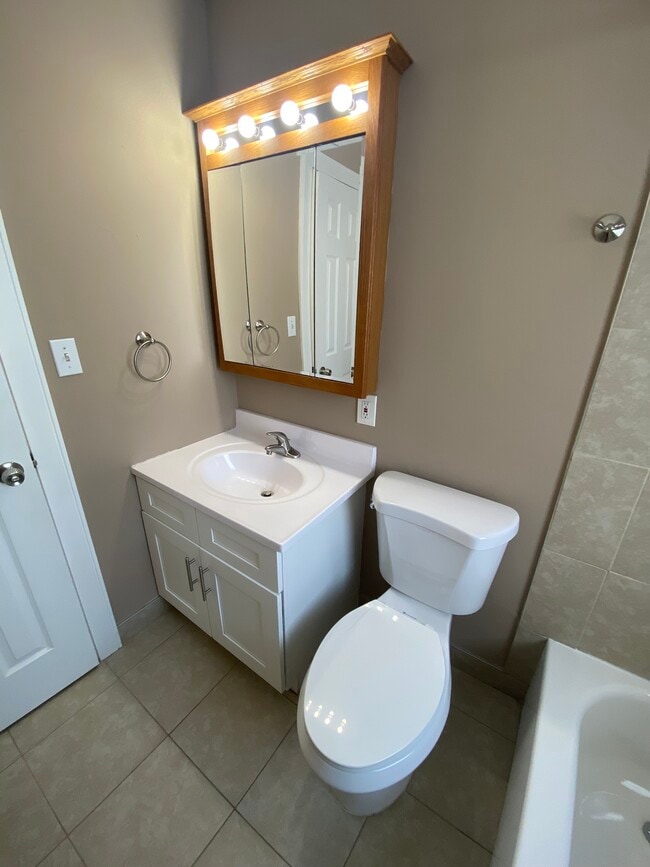 Building Photo - 6825 Beresford Ave