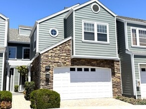 Building Photo - Gorgeous Rarely Available Bayshore Townhome- Just in Time for Summer!