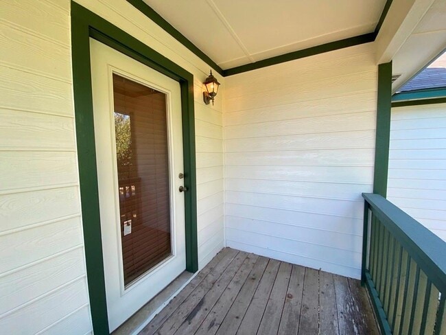 Building Photo - 145 Strawn