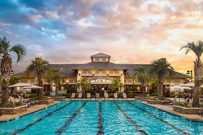 Building Photo - ~ COMPASS POINTE ~