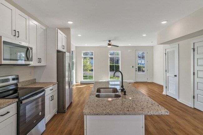 Building Photo - 310 Cedar St