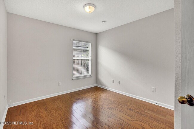 Building Photo - 2105 S Cranbrook Ave