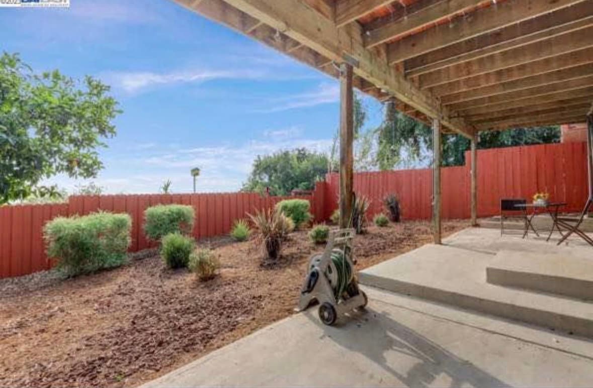 Building Photo - 25705 Westview Way