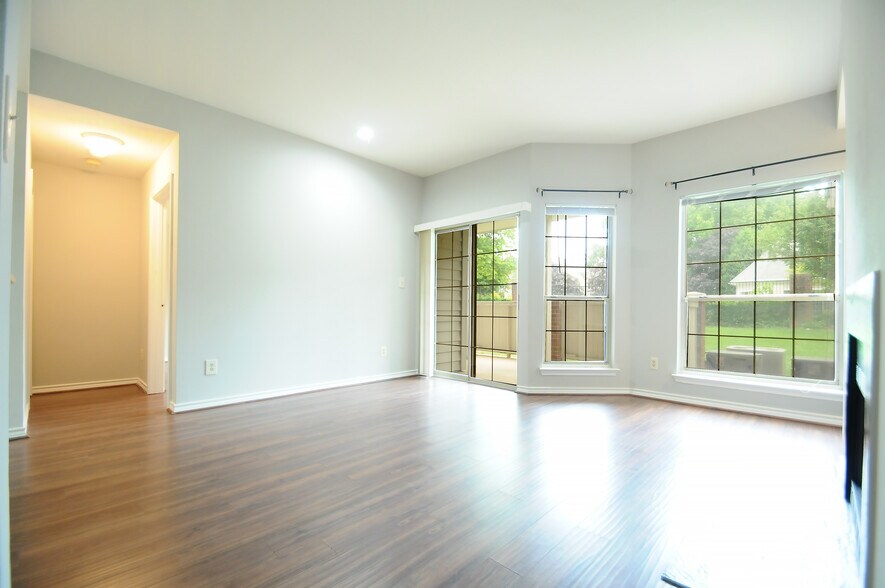 Building Photo - 3903 Penderview Dr