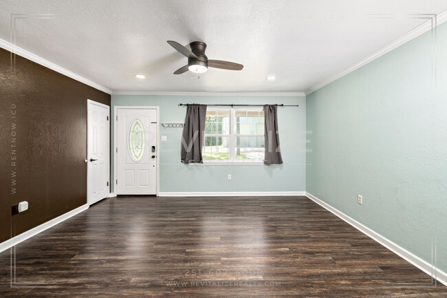 Building Photo - Charming 3 Bedroom/2 Bathroom Home in Sara...