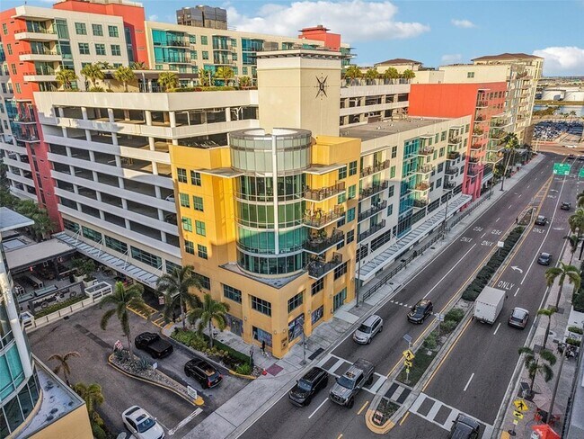 Building Photo - 1208 E Kennedy Blvd