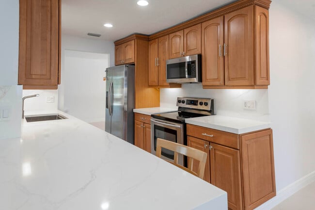 Building Photo - 2289 Windsor Rd