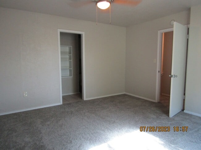 Building Photo - Very nice townhome located in the Heritage Park Area!