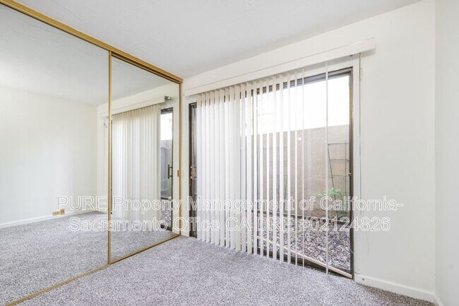 Building Photo - 2229 Woodside Ln