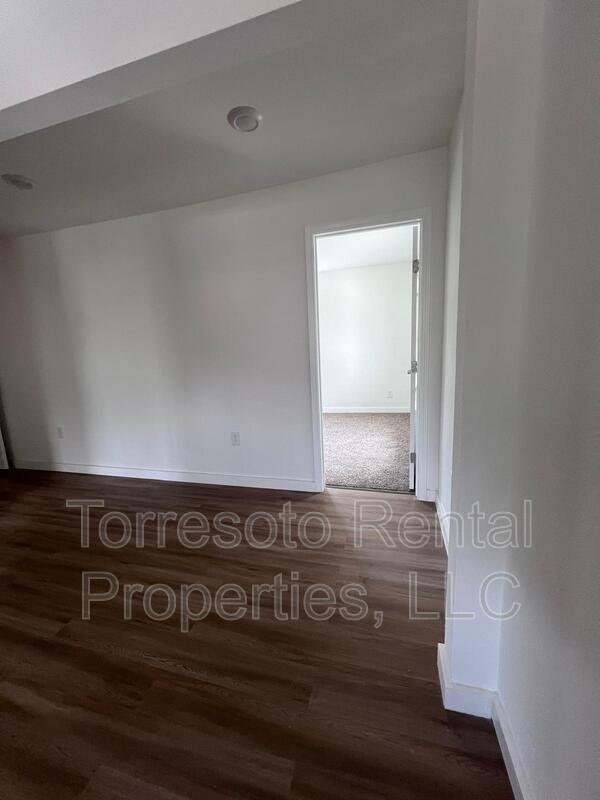 Building Photo - 224 W Pyron Ave