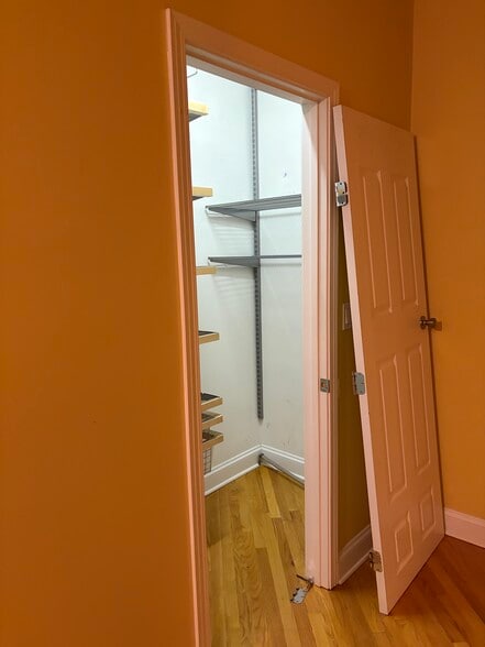 Building Photo - 7726 N Paulina St #1