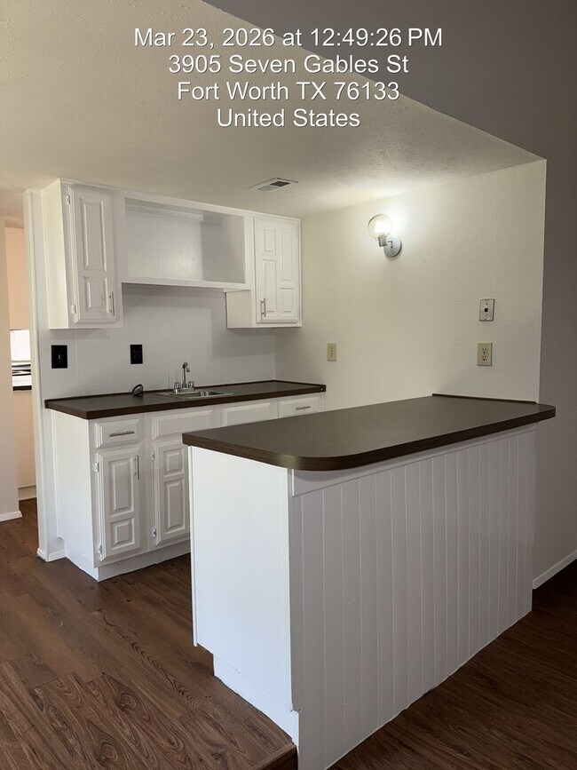 Building Photo - 3905 7 Gables St