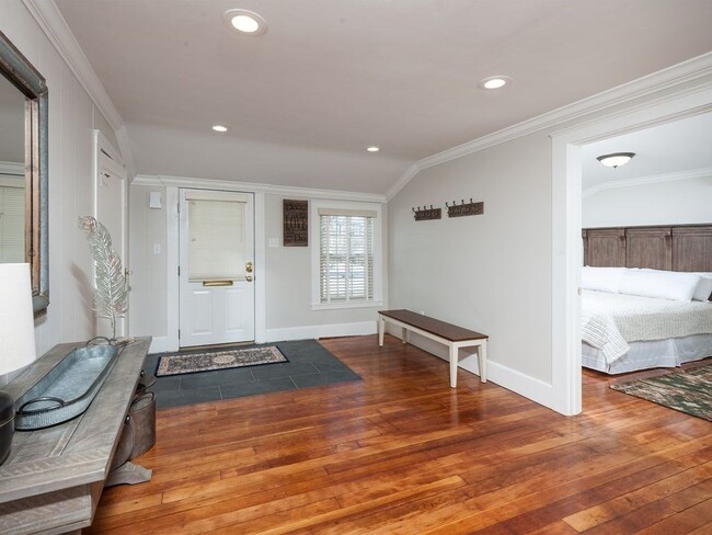 Building Photo - 138 Elm St