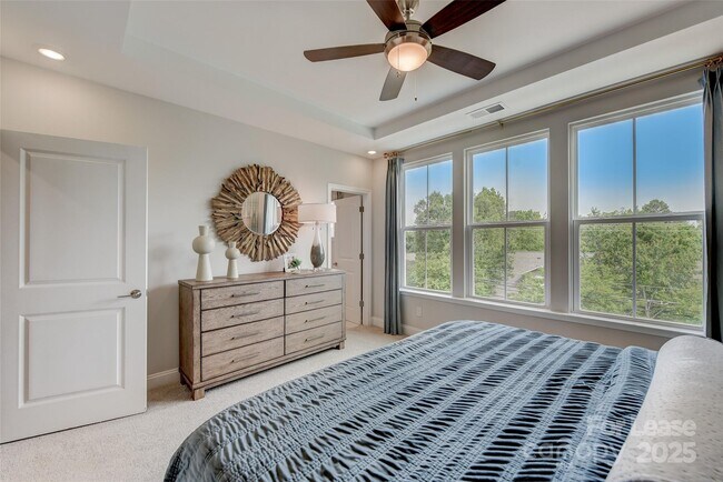 Building Photo - 411 Jetton St