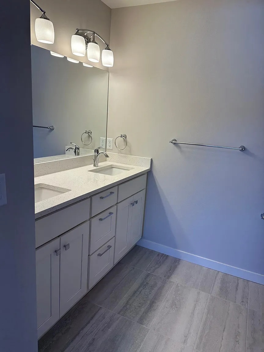 Building Photo - 910 Poplar Ave