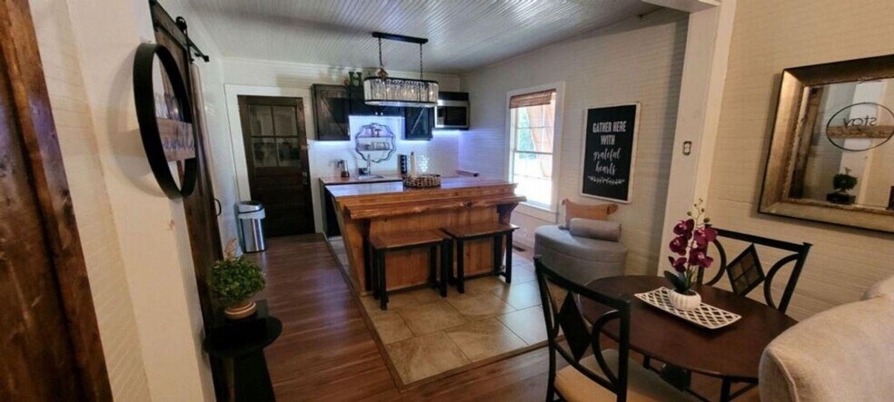 Building Photo - 209 Stone Cir