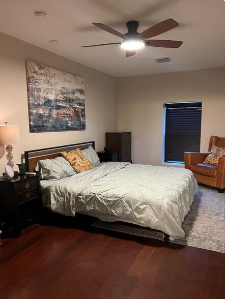 Master bedroom - 1220 E Mohawk Ave