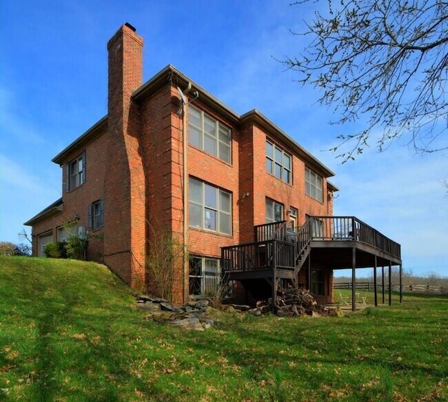 Building Photo - 2315 Oregon Rd