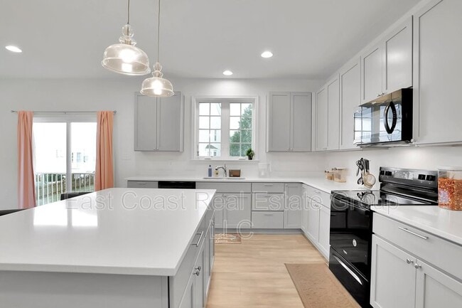 Building Photo - 204 Station Terrace W