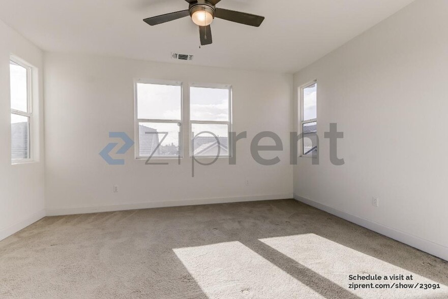 Building Photo - Unit