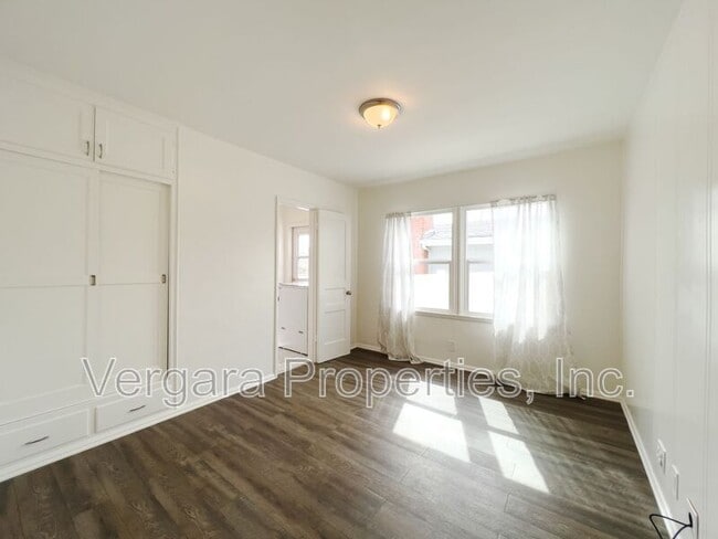 Building Photo - 623 Camino Real