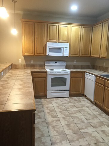 Building Photo - 2405 Brightside Dr