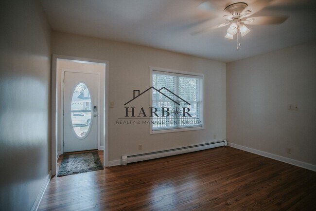 Building Photo - 608 6th Ave SW