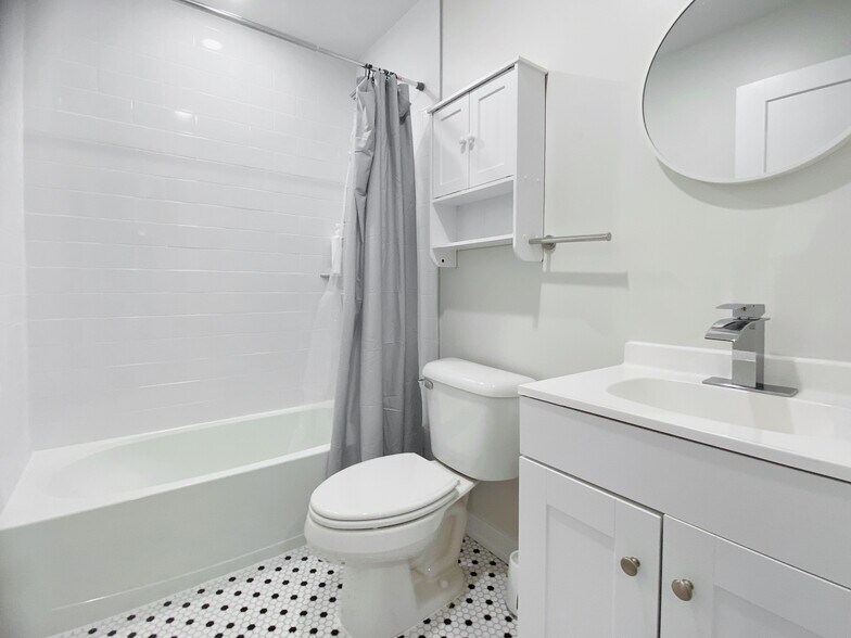 Bathroom 123 - 3814 Hamilton St