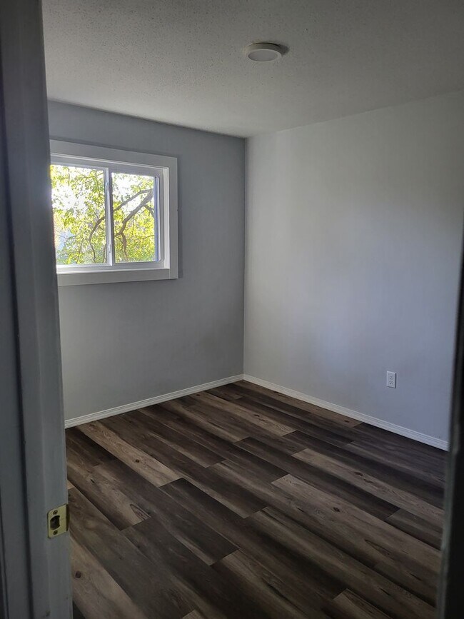 Building Photo - 2 bedroom 1 bath apartment for rent in Wamego KS