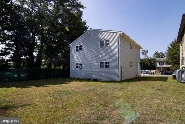 Building Photo - 106 Haines Ave