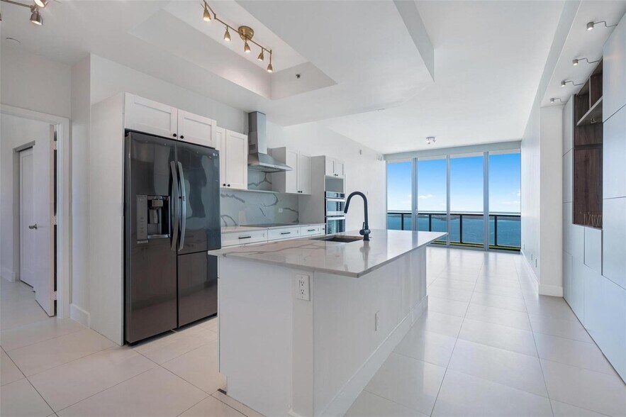 Building Photo - 888 Biscayne Blvd