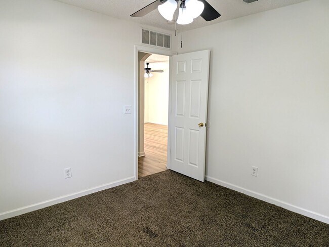 Building Photo - 130 Plantation Point Dr