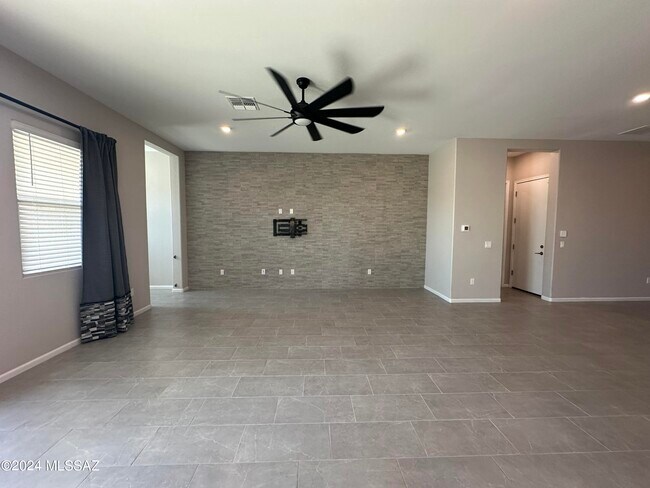 Building Photo - 12474 N Appling Ave