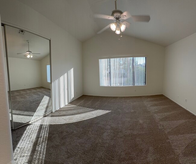 Building Photo - 949 E Gila Ln