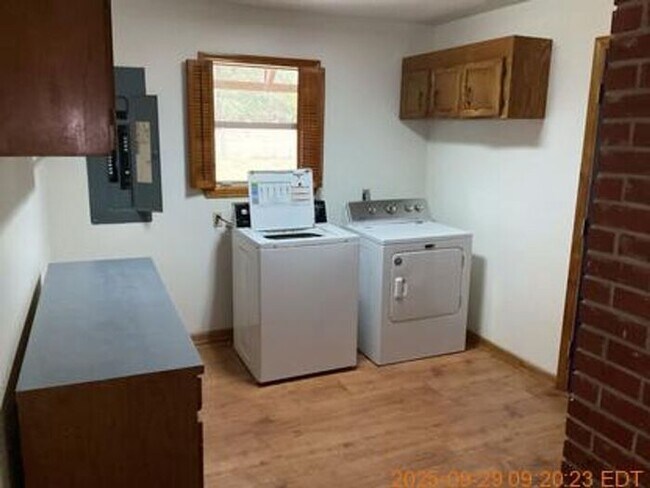 Building Photo - Spacious Home in Leesville
