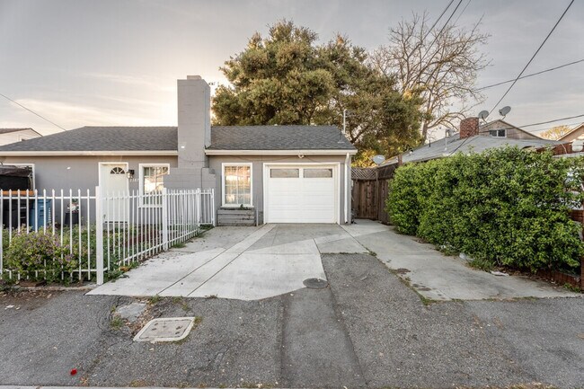 Building Photo - 2292 Addison Ave