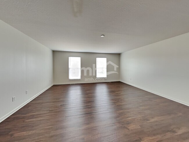 Building Photo - 6718 Waverly Park