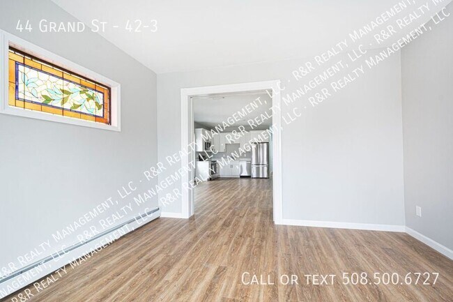 Building Photo - 44 Grand St