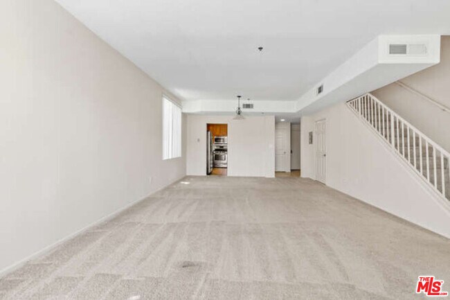 Building Photo - 10790 Rose Ave